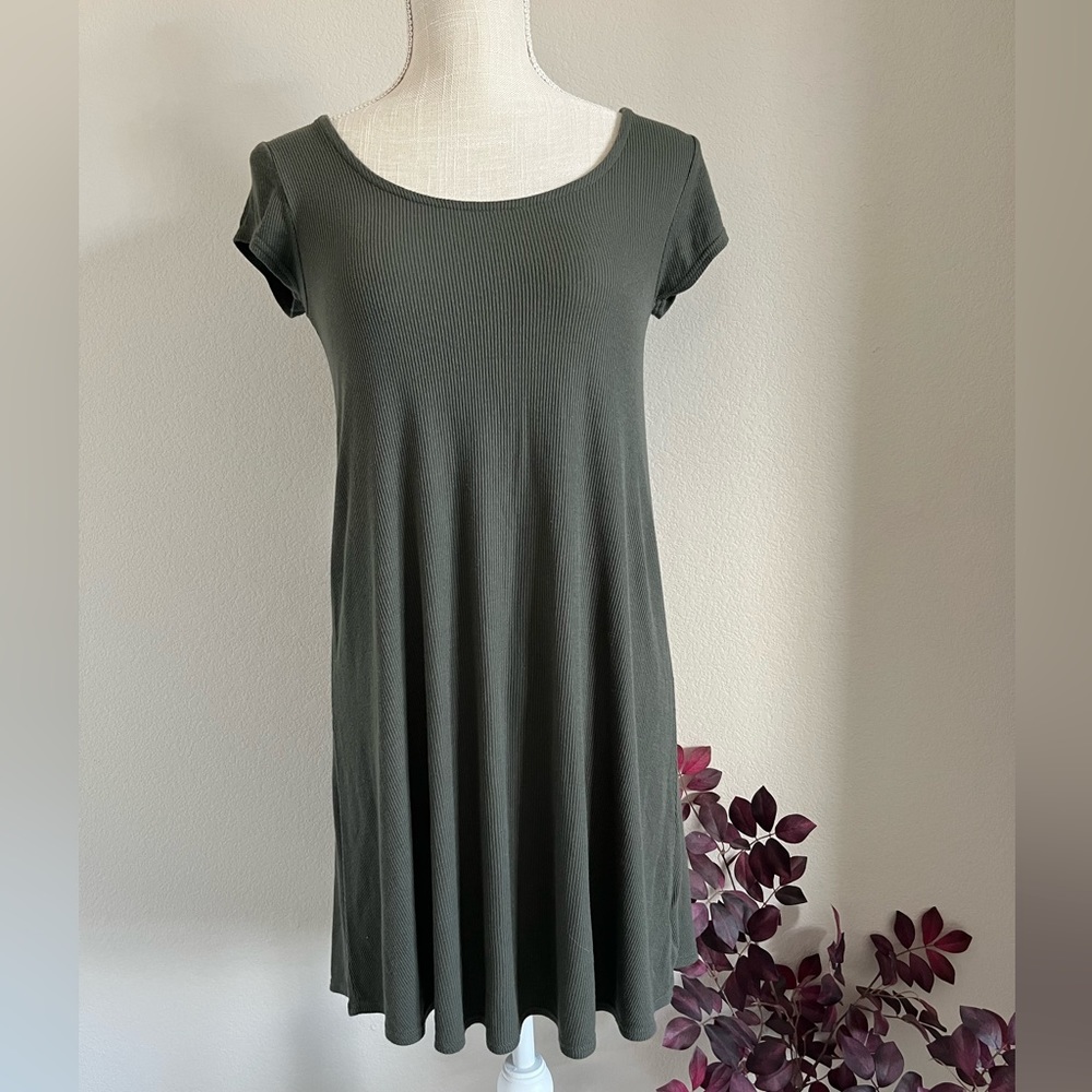 Green ribbed dress